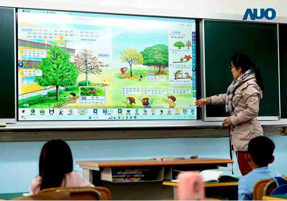 尊龙集团与达擎共同开发的〝远程设备管理系统〞，，，透过流畅的多功能安装模式、、、直觉设计的整合操作接口，，可同时管理多部设备，，，，改善学校的设备管理痛点