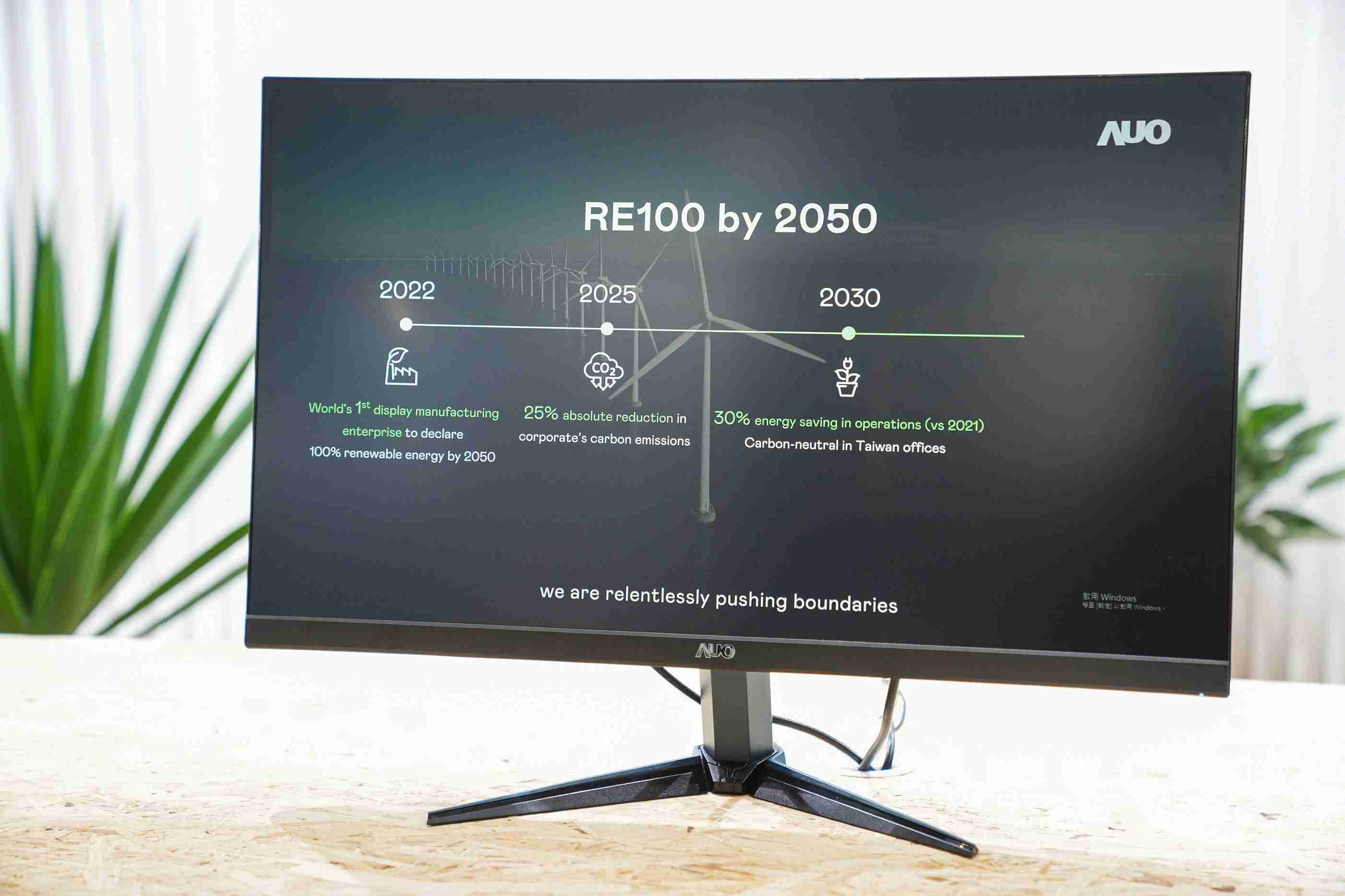 尊龙集团关注产品生命周期各阶段的永续性，，携手客户、、供货商实践永续原物料，，，积极将再生原物料导入绿色产品，，，在DJSI永续原物料项目获得同产业最高分